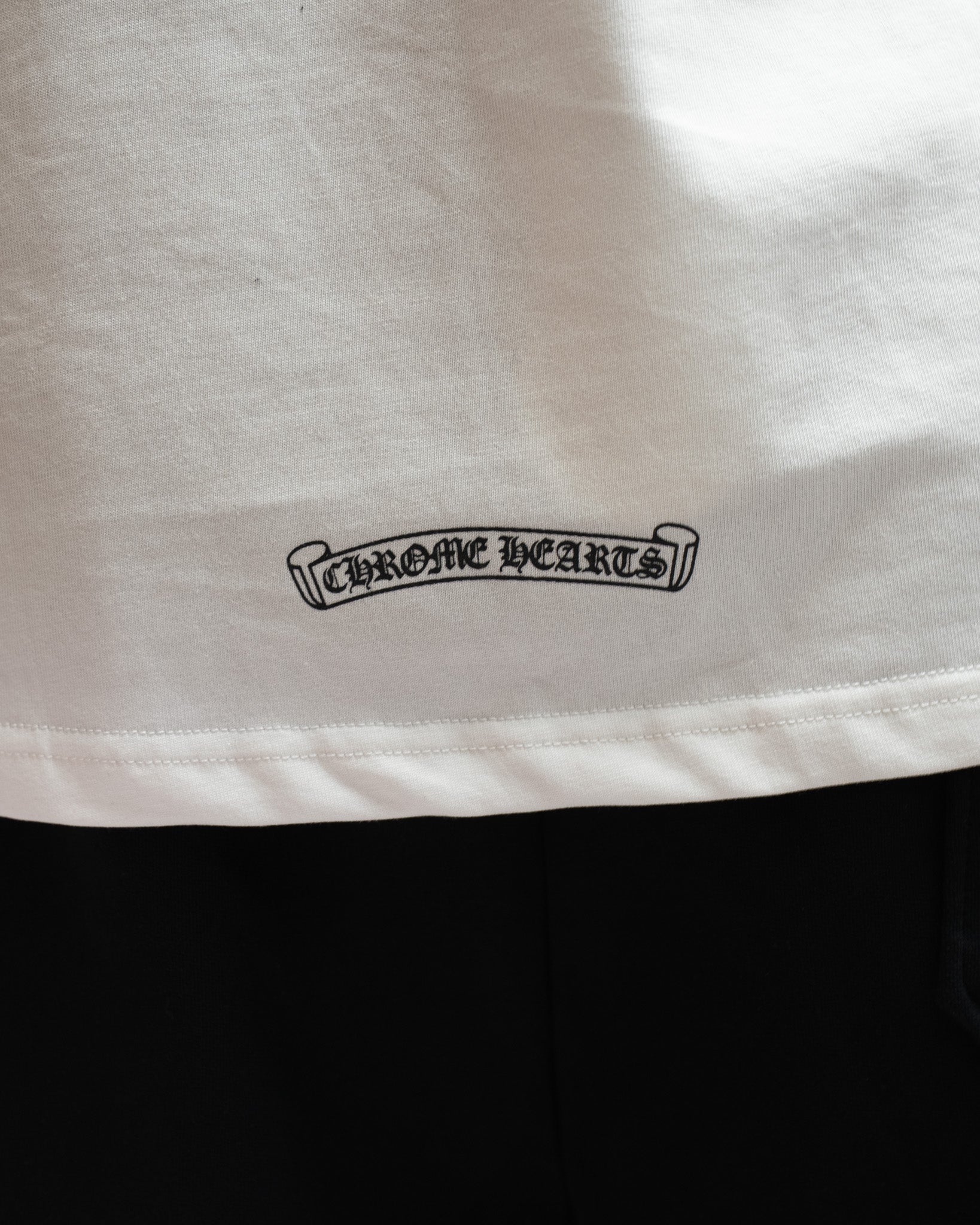 Horseshoe Logo Pocket Black/White T-Shirt™