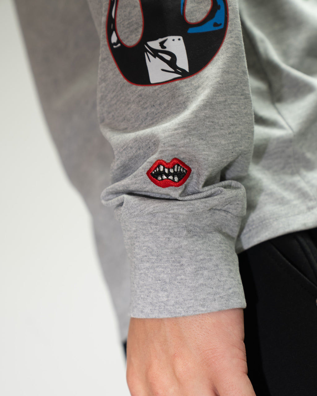 M-Boy Colored Text Grey Long Sleeve™