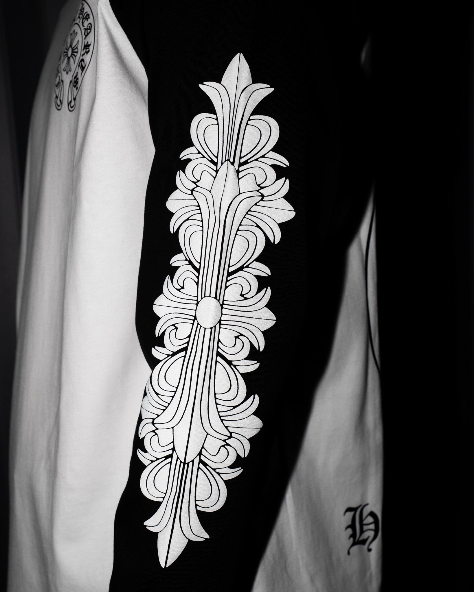 Black Horse Shoe Logo White & Black Long Sleeve™