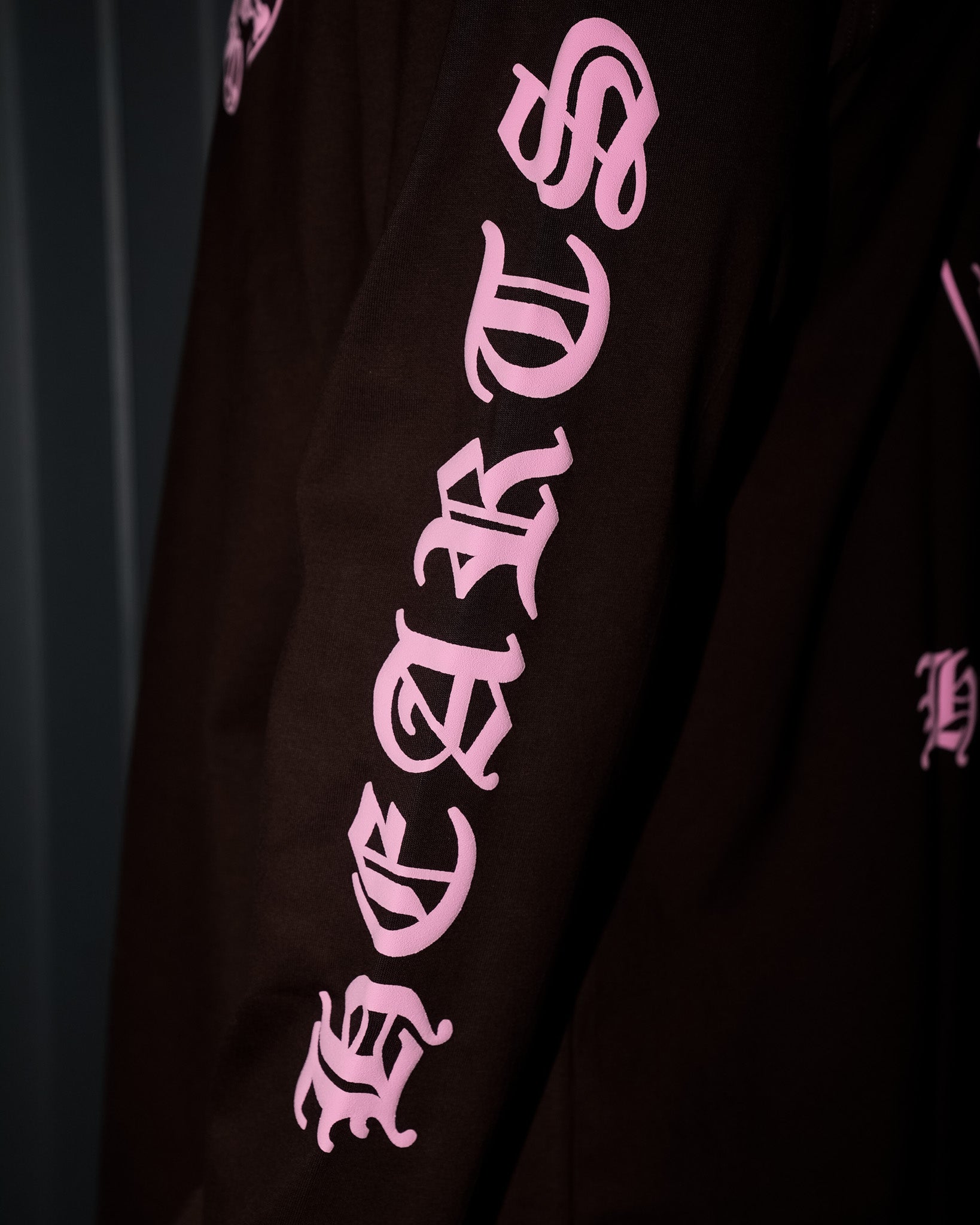 Pink Horse Shoe Logo Brown Long Sleeve™