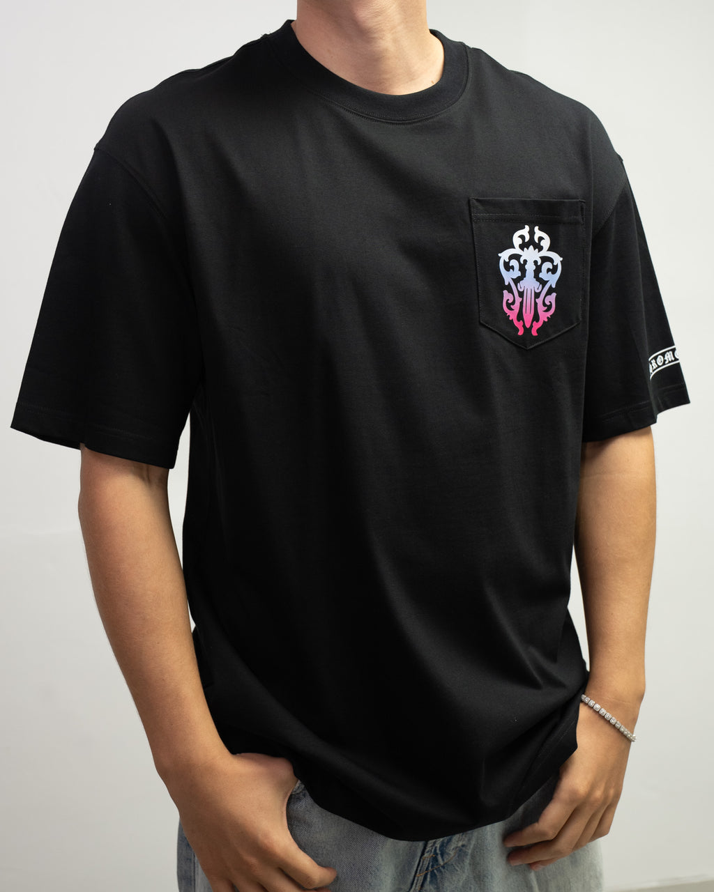 White Blue Pink Dagger Crest Black T-Shirt™