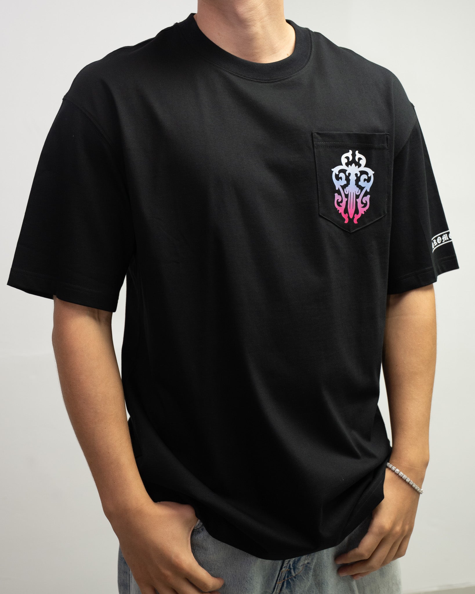 White Blue Pink Dagger Crest Black T-Shirt™