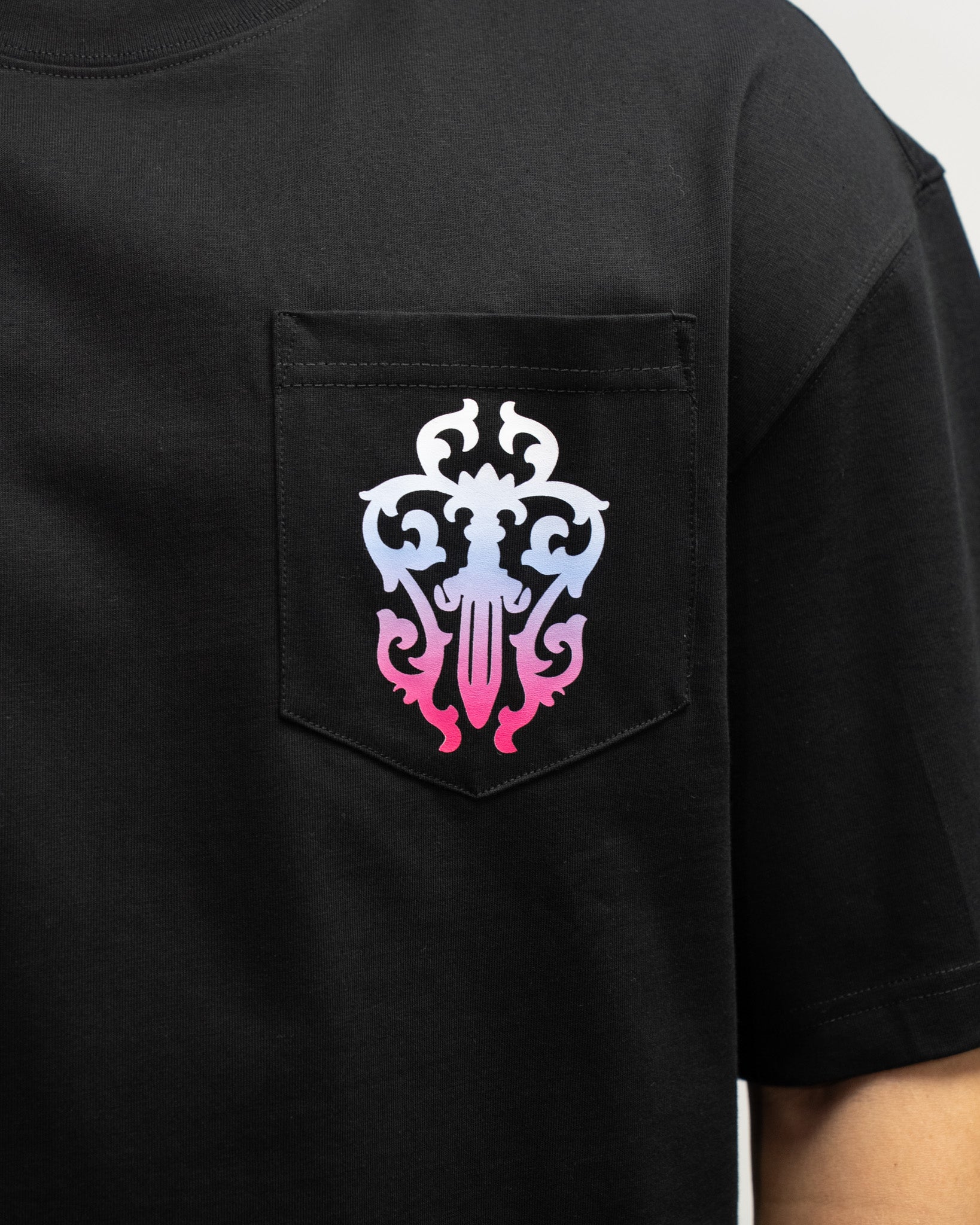 White Blue Pink Dagger Crest Black T-Shirt™