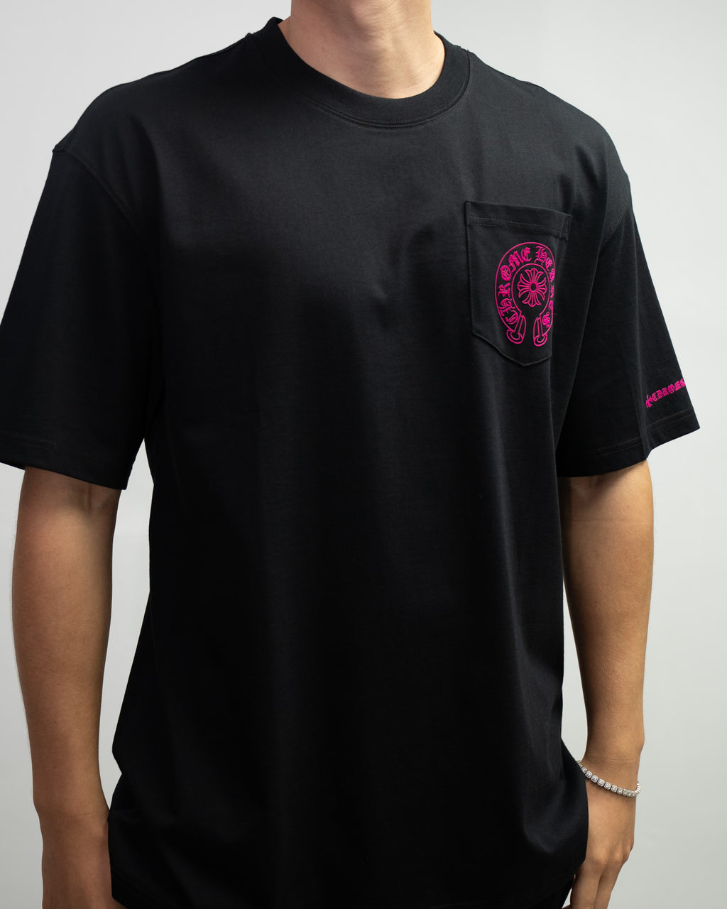 Pink Horse Shoe Logo Black T-Shirt™