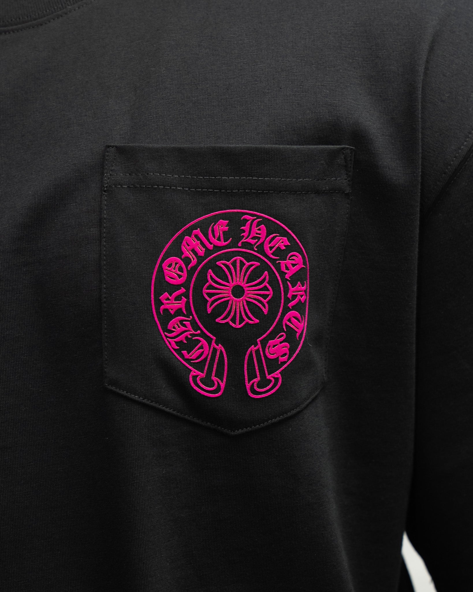 Pink Horse Shoe Logo Black T-Shirt™