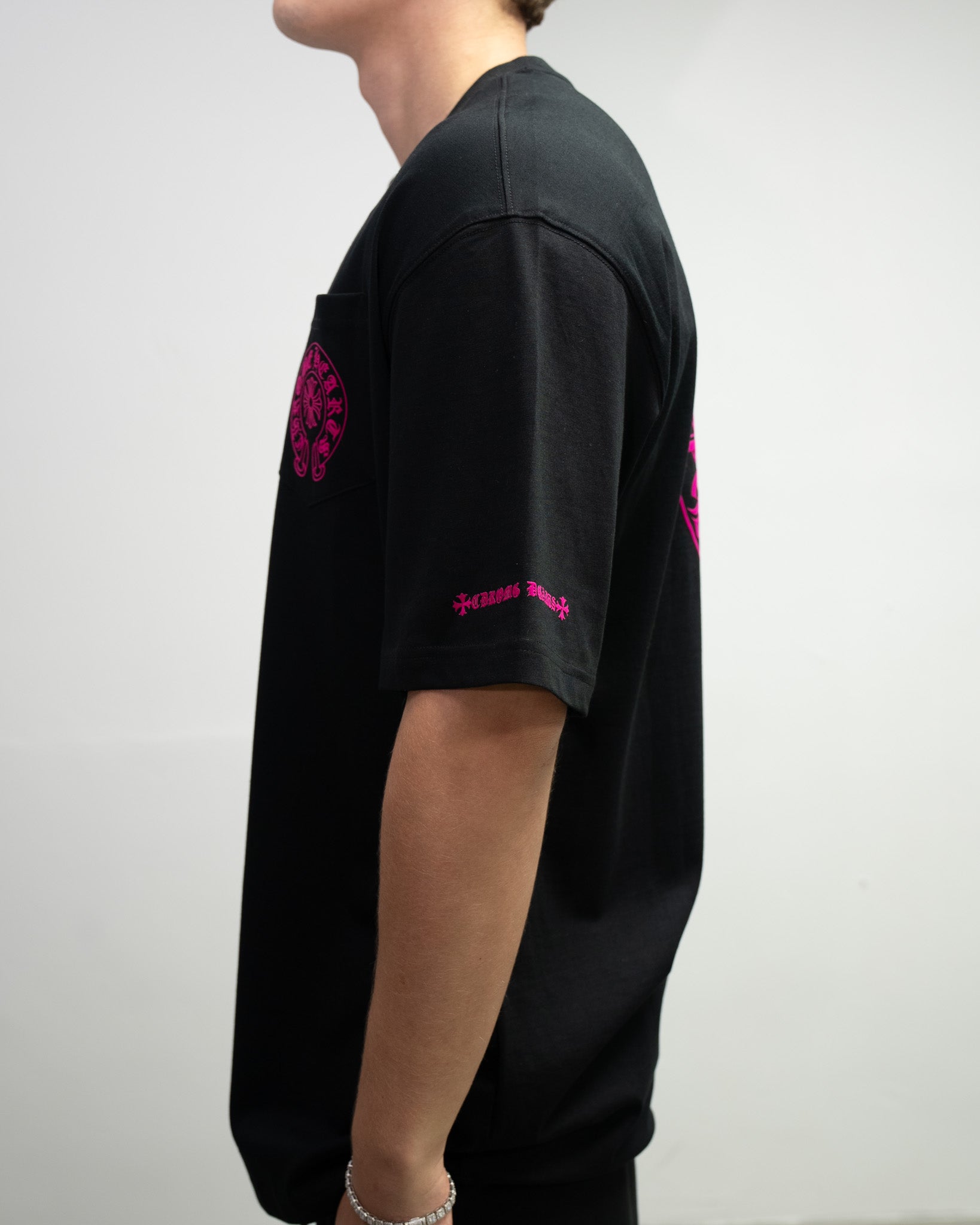 Pink Horse Shoe Logo Black T-Shirt™