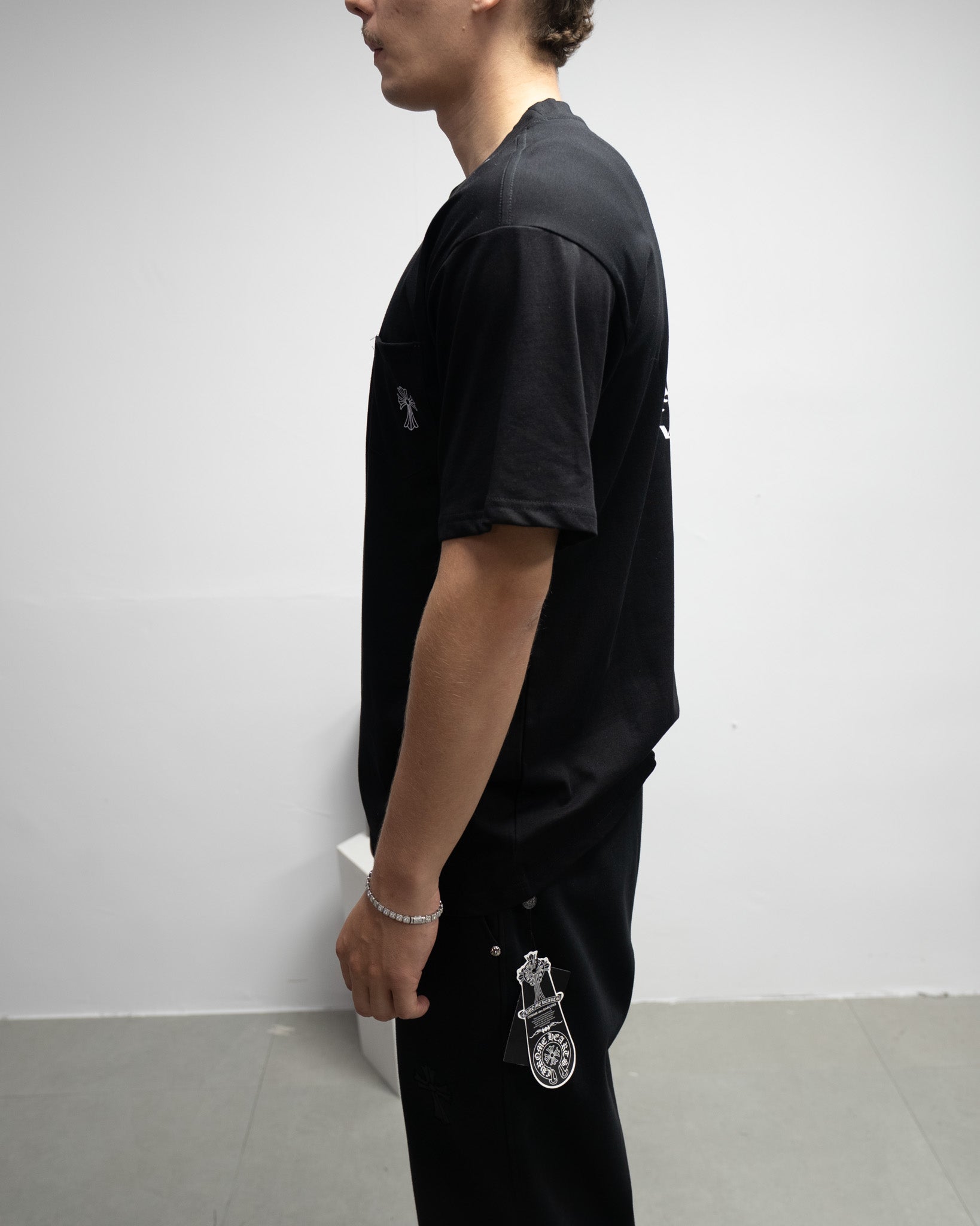Typography Collar & Horse Shoe Logo Black T-Shirt™