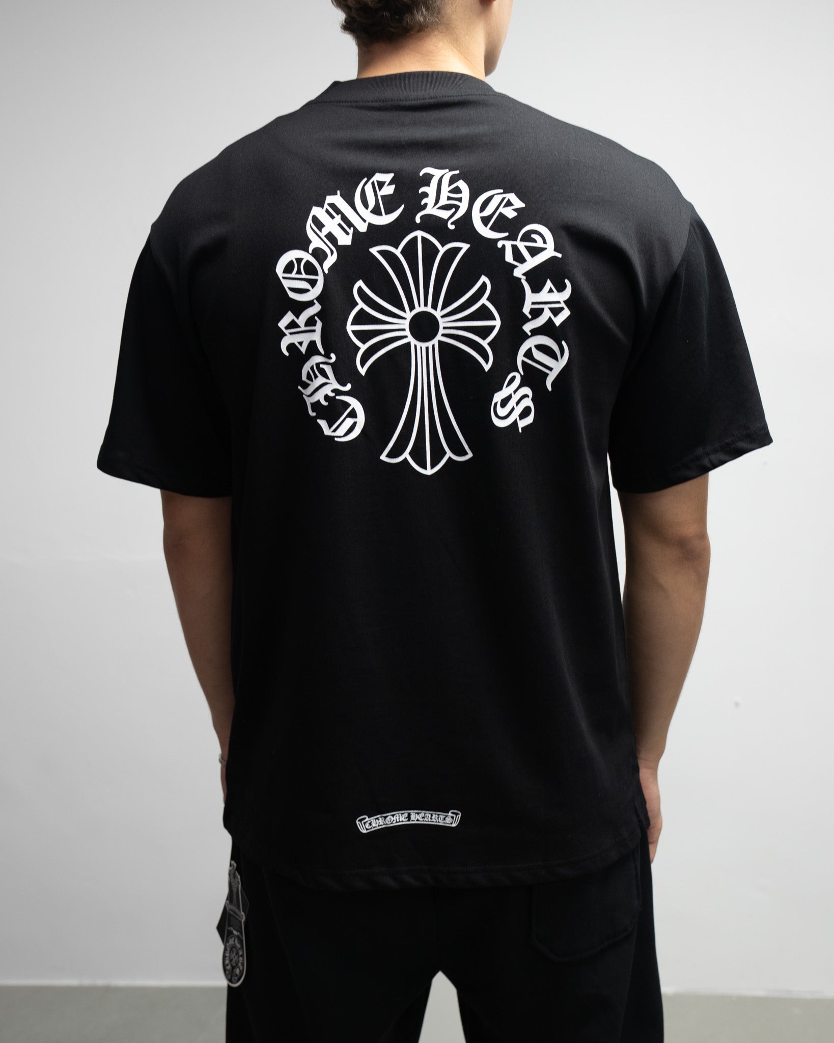 Typography Collar & Horse Shoe Logo Black T-Shirt™