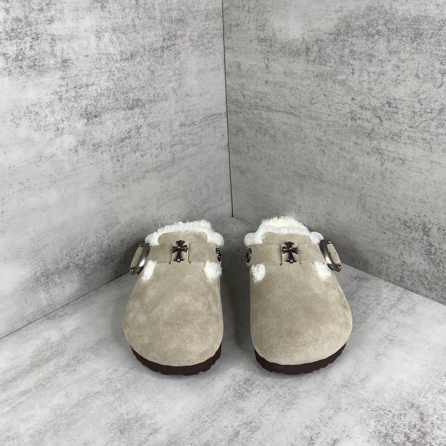 Metallic Cross White Fur Beige Suede Clog Slides™