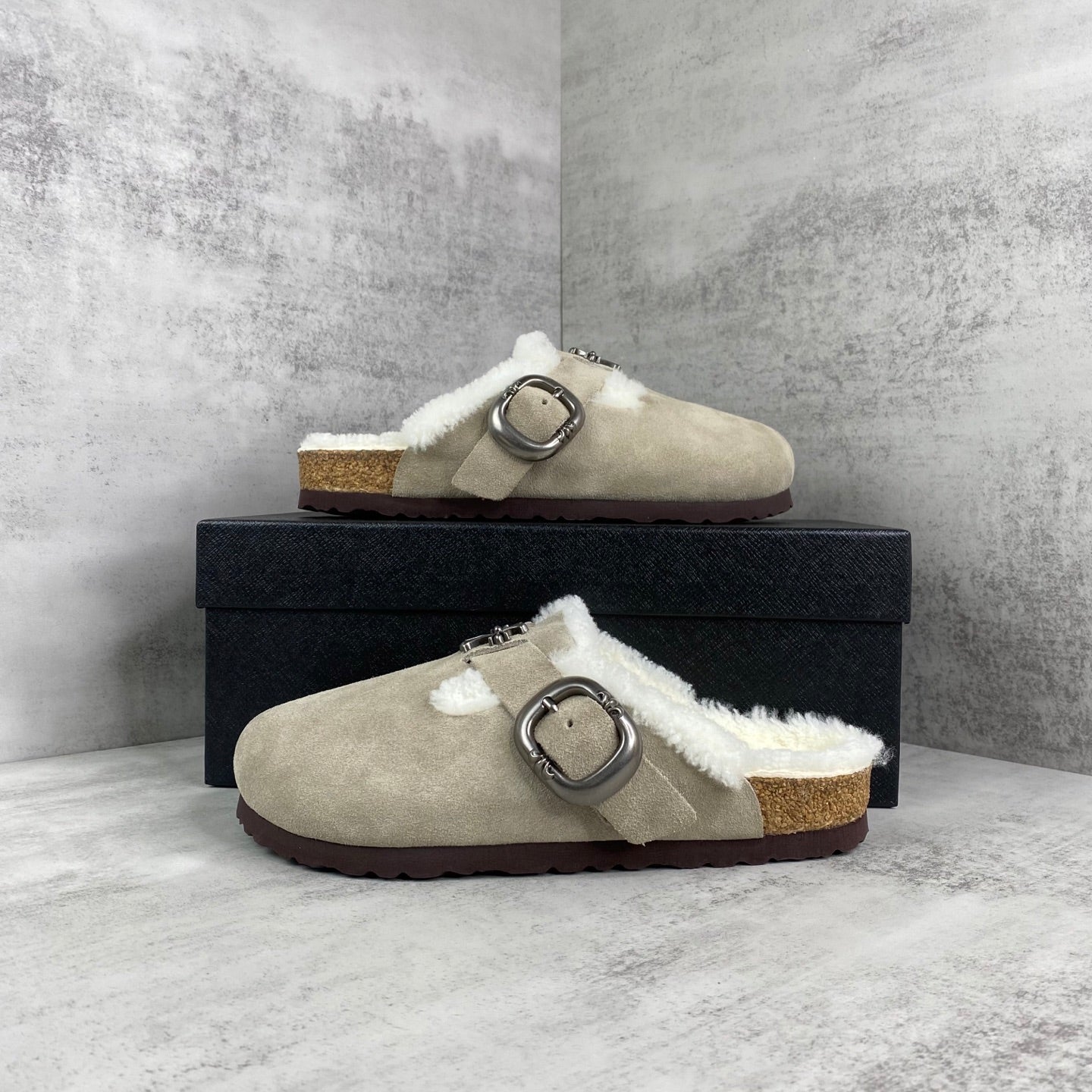 Metallic Cross White Fur Beige Suede Clog Slides™