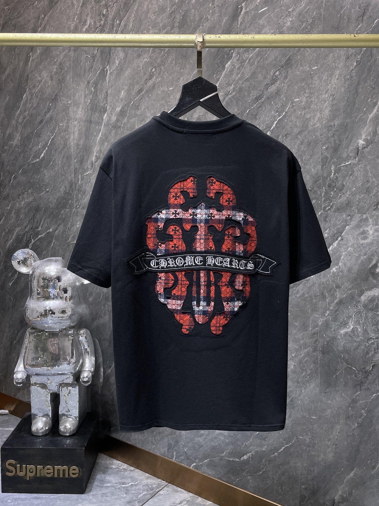 Checkered Dagger Crest Black T-Shirt™