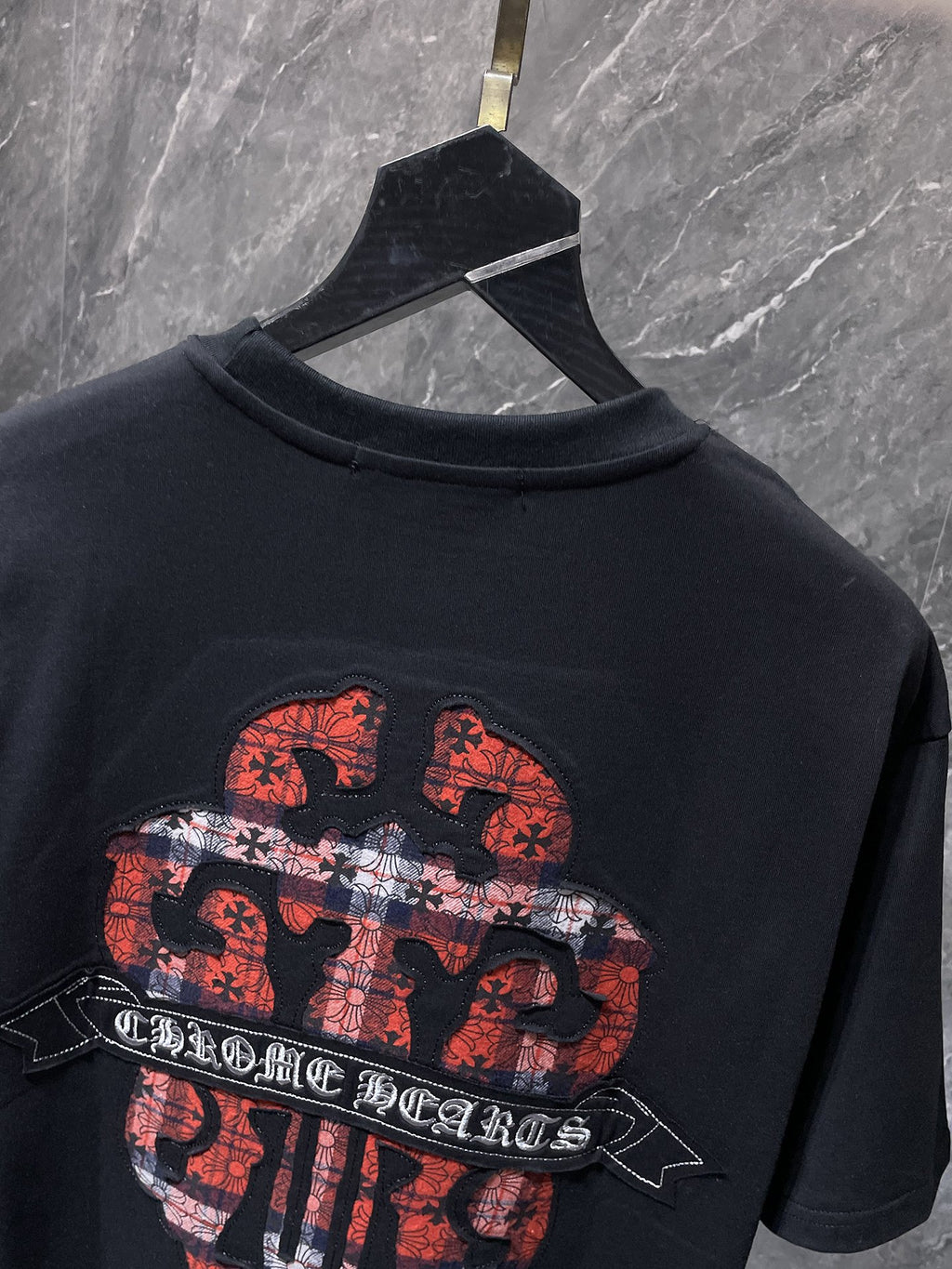Checkered Dagger Crest Black T-Shirt™