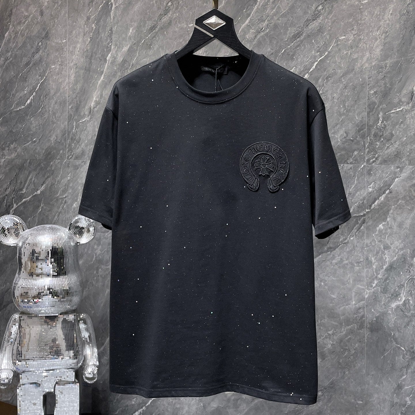 White Paint Drip Horse Shoe Logo Black T-Shirt™