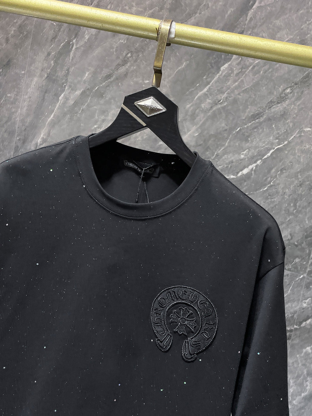White Paint Drip Horse Shoe Logo Black T-Shirt™
