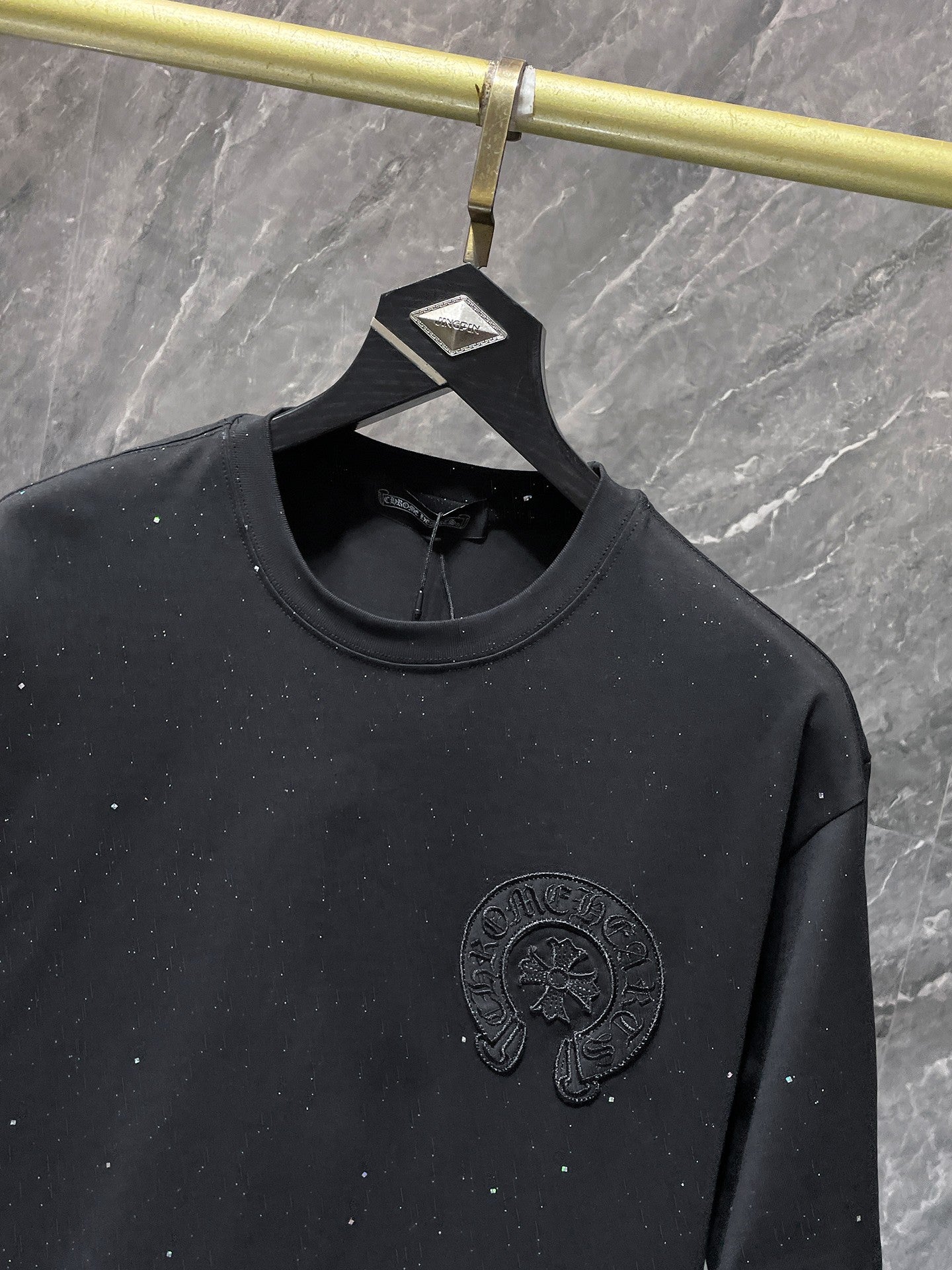 White Paint Drip Horse Shoe Logo Black T-Shirt™