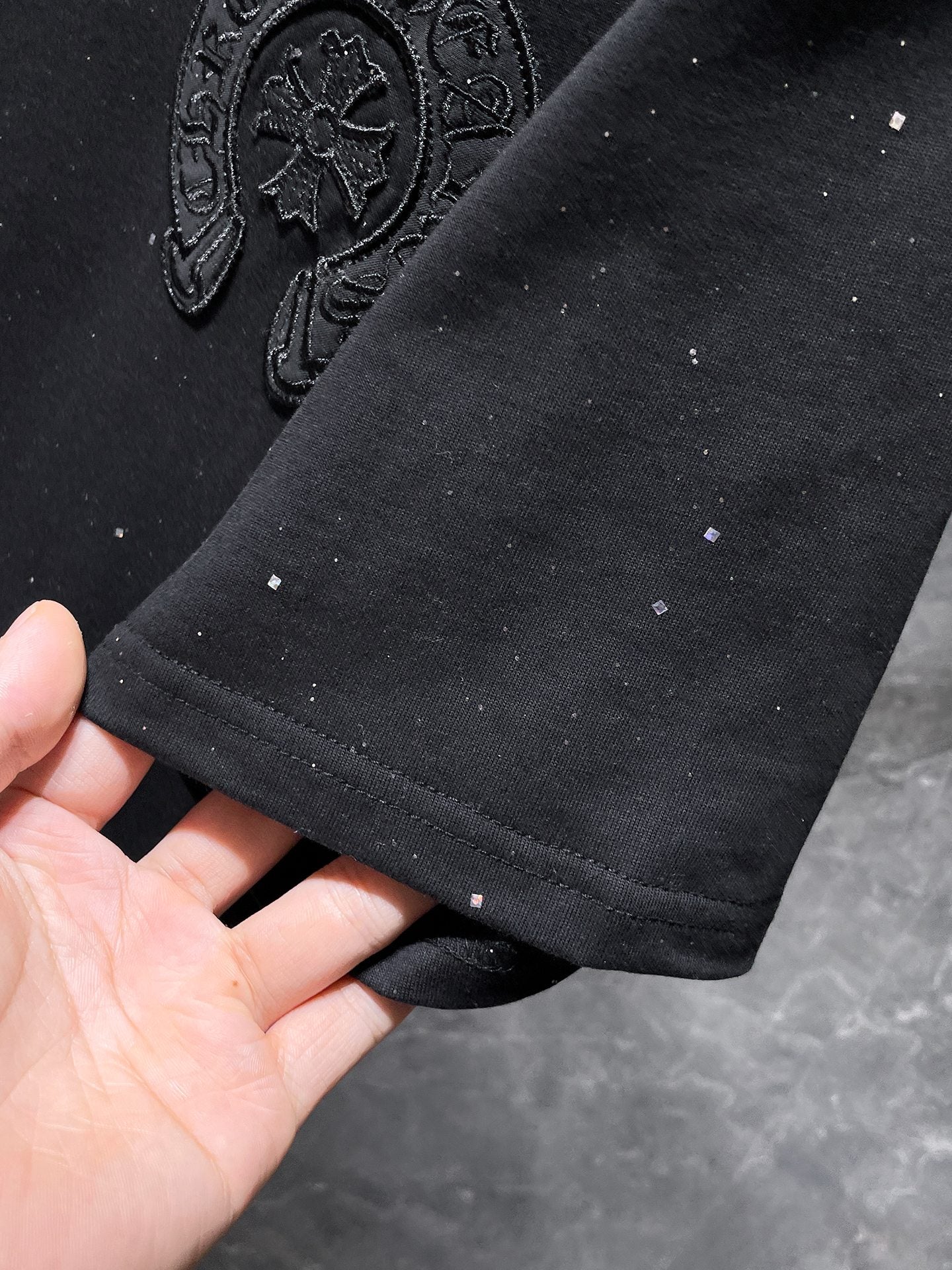White Paint Drip Horse Shoe Logo Black T-Shirt™
