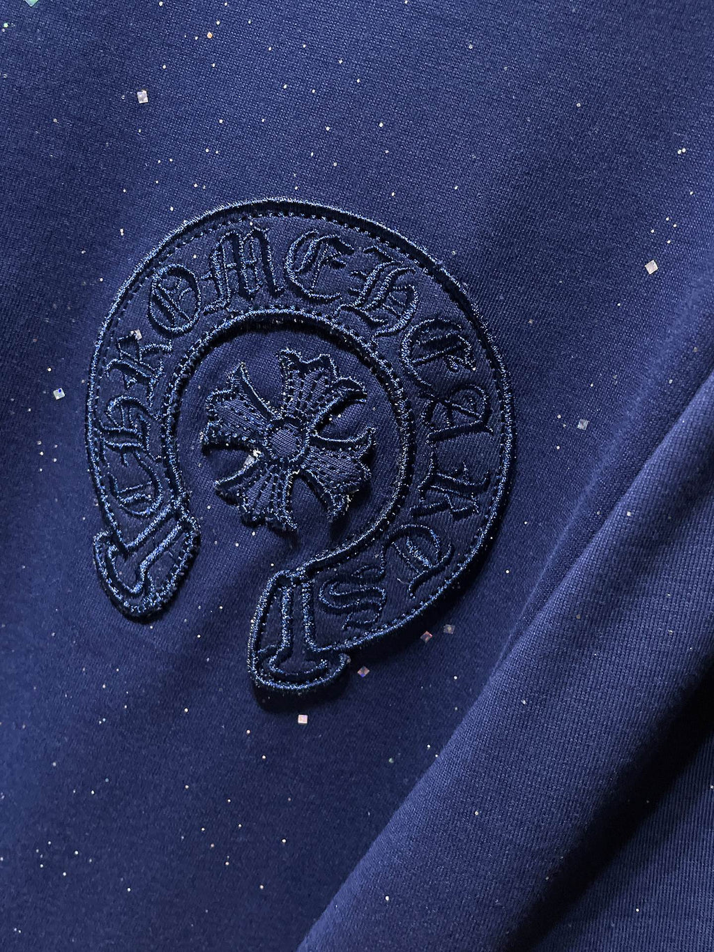 White Paint Drip Horse Shoe Logo Navy T-Shirt™