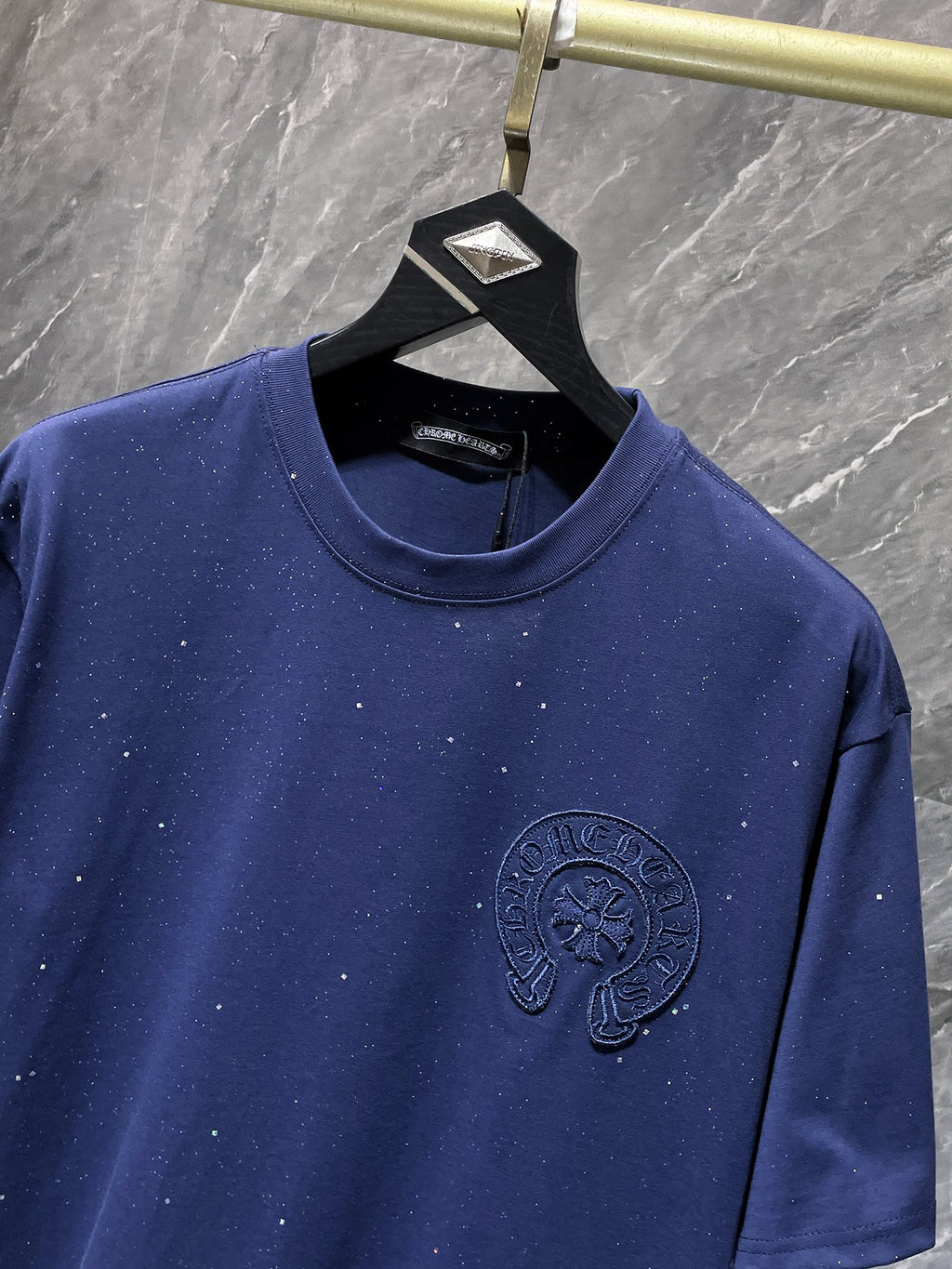 White Paint Drip Horse Shoe Logo Navy T-Shirt™