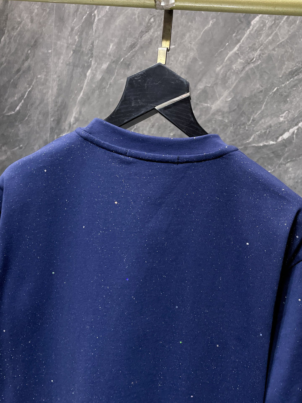 White Paint Drip Horse Shoe Logo Navy T-Shirt™