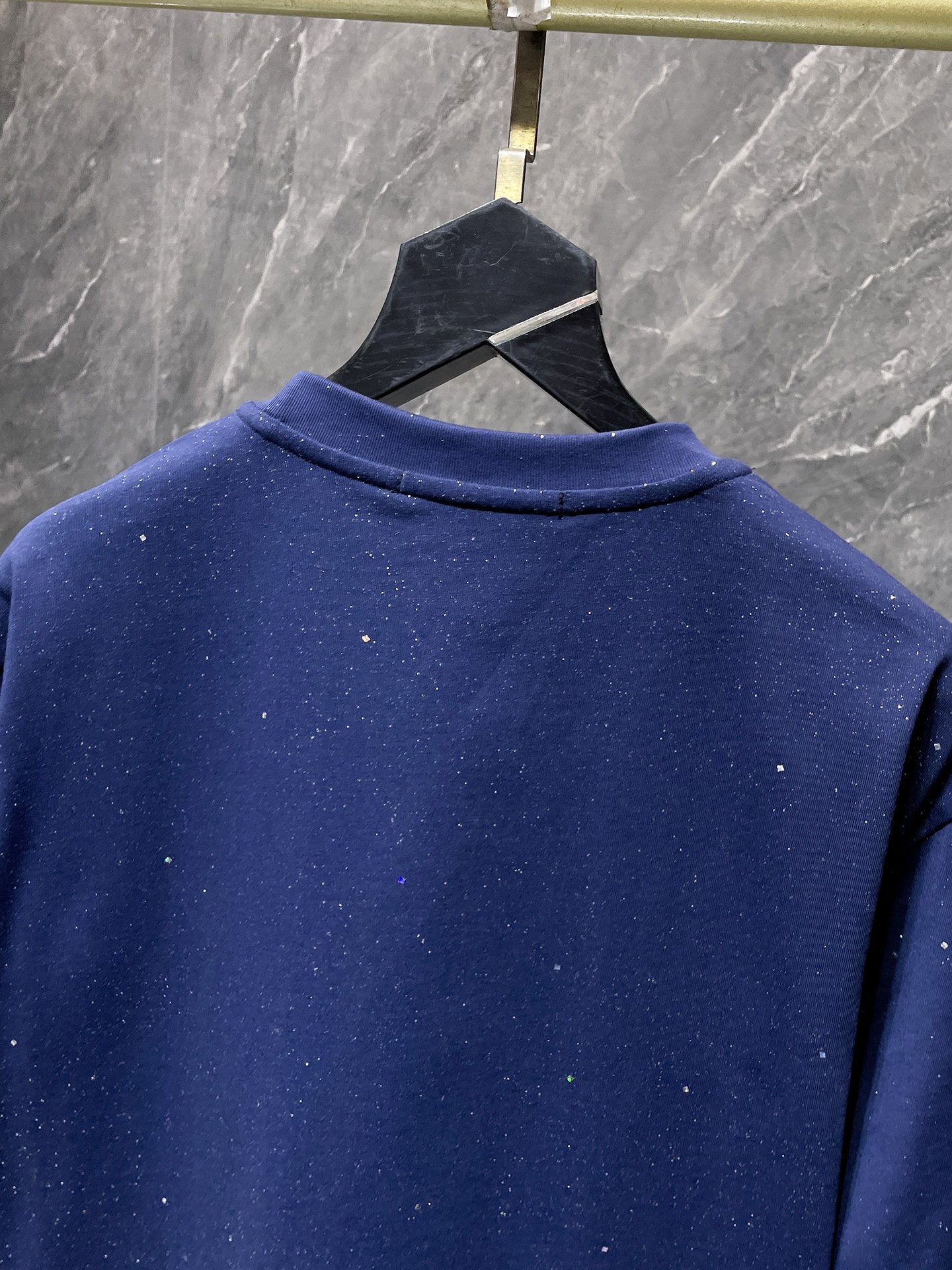 White Paint Drip Horse Shoe Logo Navy T-Shirt™