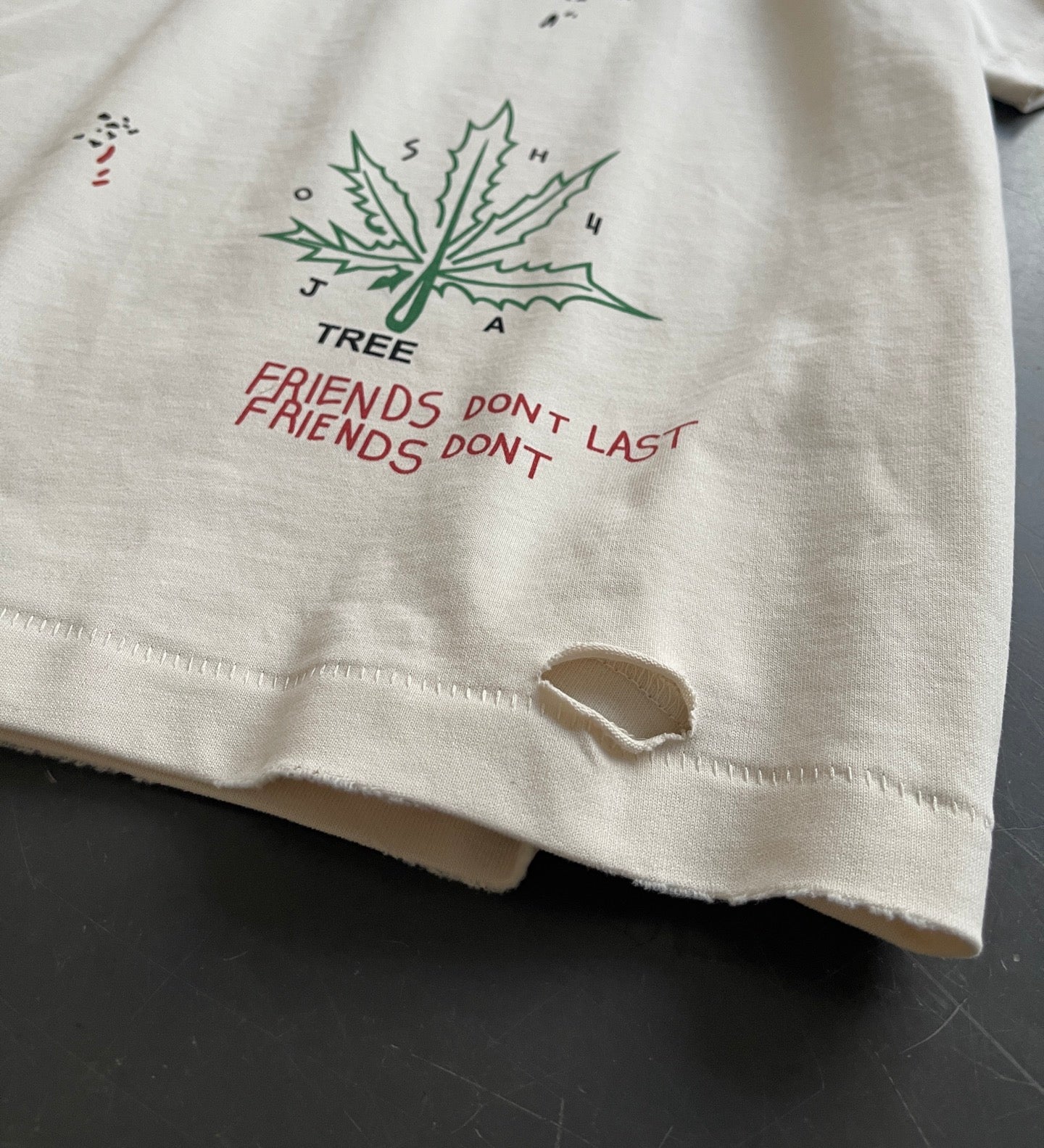 Paly Hllywd Find Your Friends Tee™
