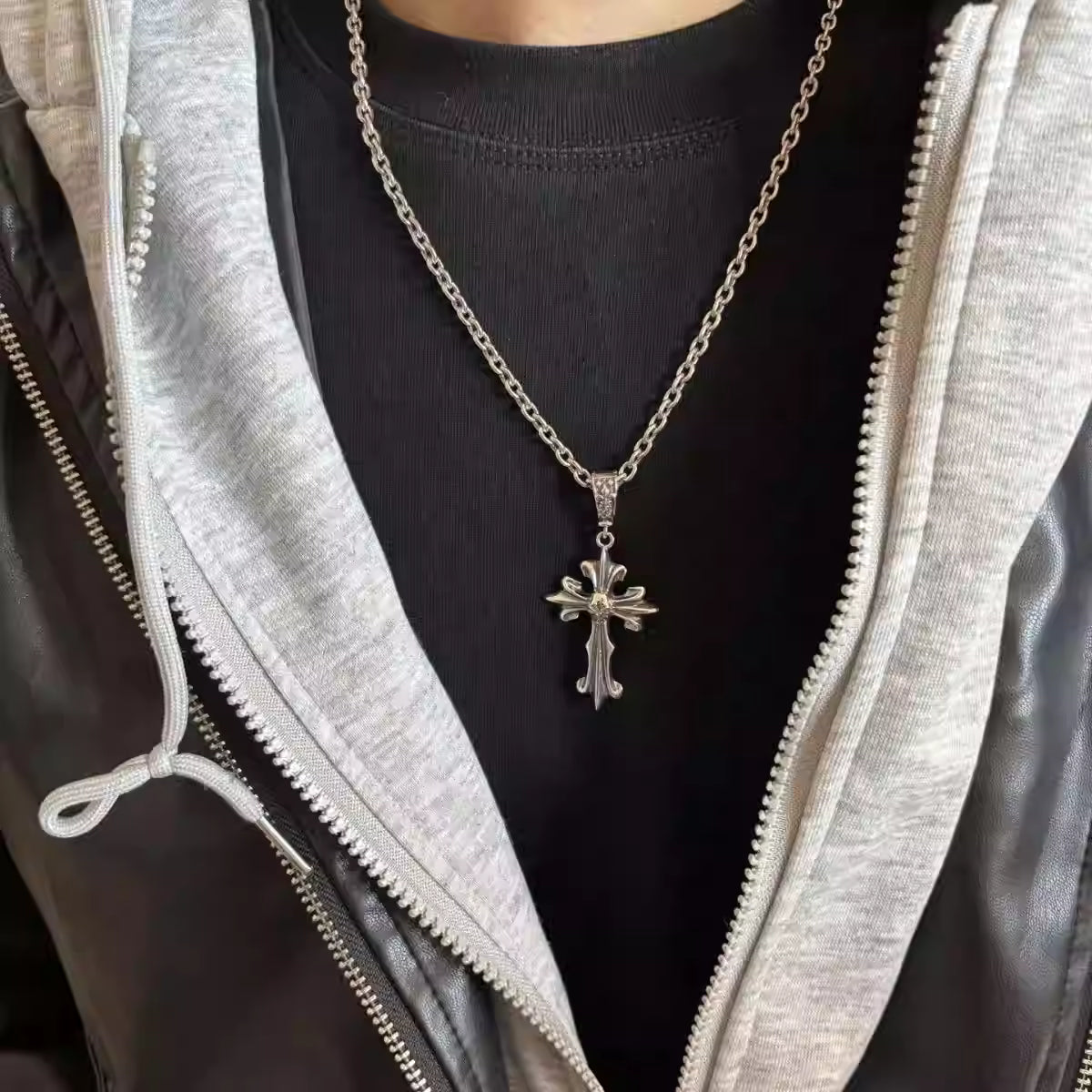 S925 Silver Skull Center Flared Cross Pendant Necklace™