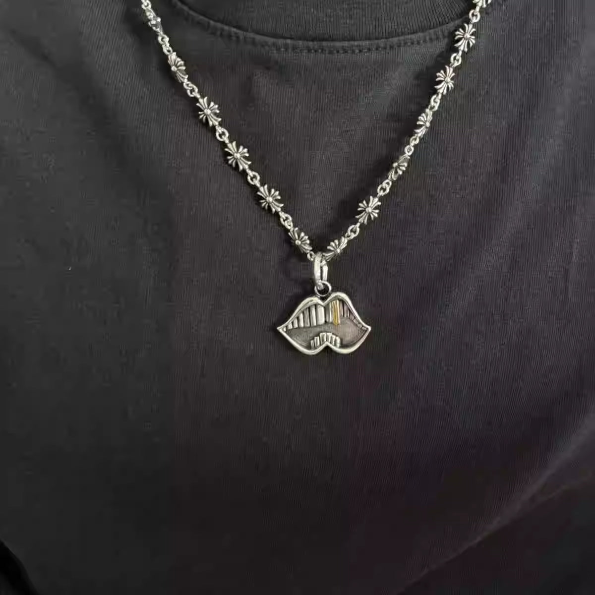 S925 Silver Gold Tooth Mouth Pendant Necklace™