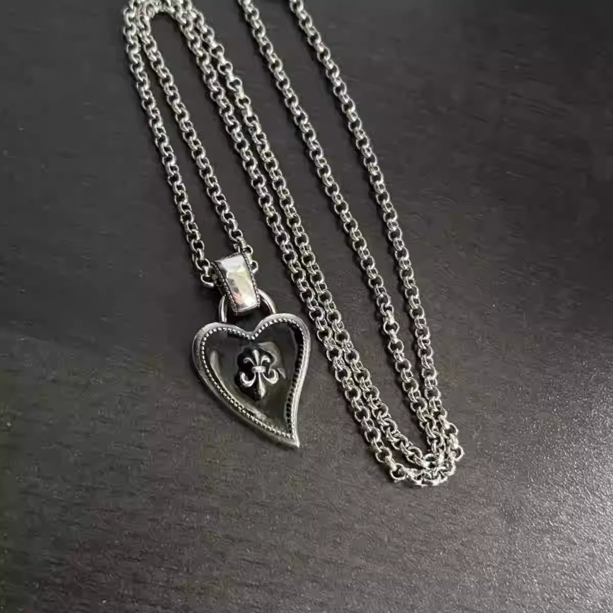 S925 Silver Black Enamel Fleur De Lis Heart Necklace™