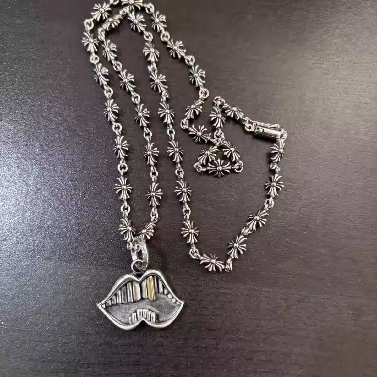 S925 Silver Gold Tooth Mouth Pendant Necklace™