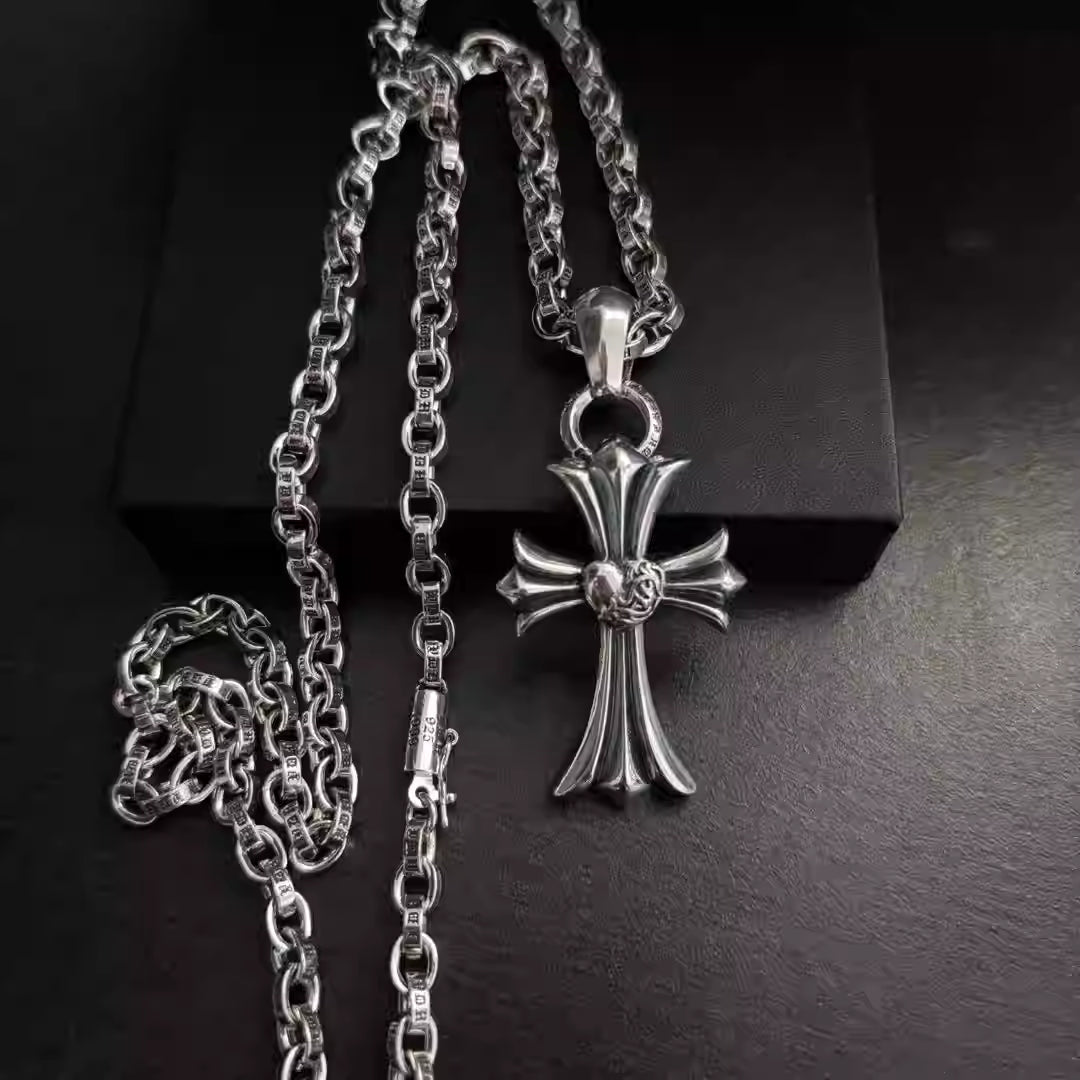 S925 Silver Heart Center Cross Pendant Necklace™