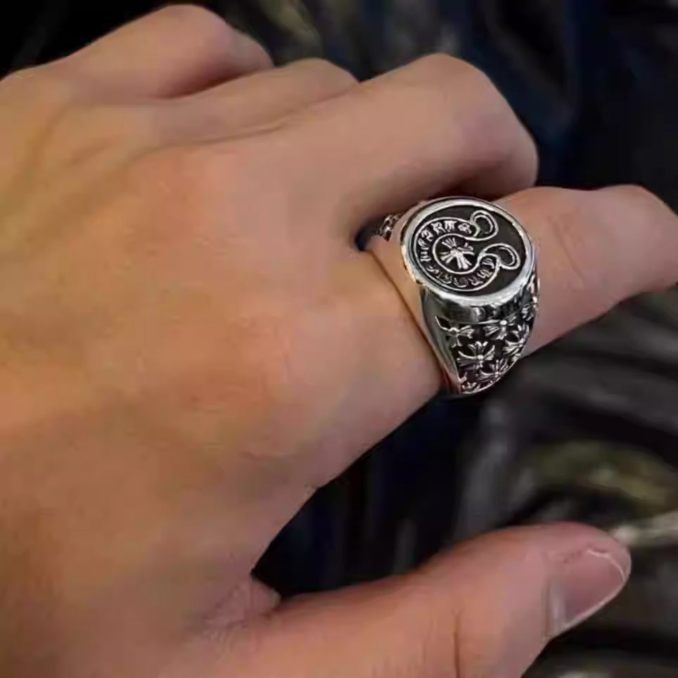 S925 Silver Horseshoe Emblem Fleur Signet Ring™