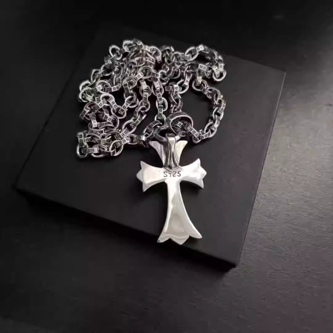 S925 Silver Heart Center Cross Pendant Necklace™