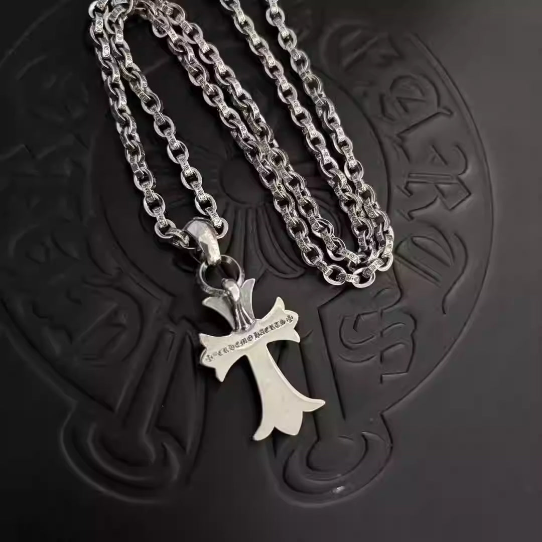 S925 Silver Green Stone Heart Center Cross Necklace™