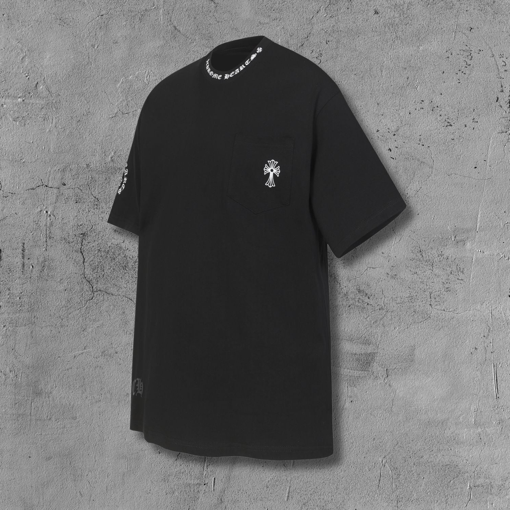 Typography Collar & Horse Shoe Logo Black T-Shirt™