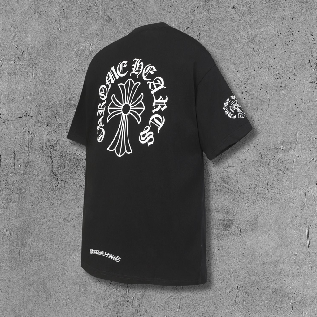 Typography Collar & Horse Shoe Logo Black T-Shirt™