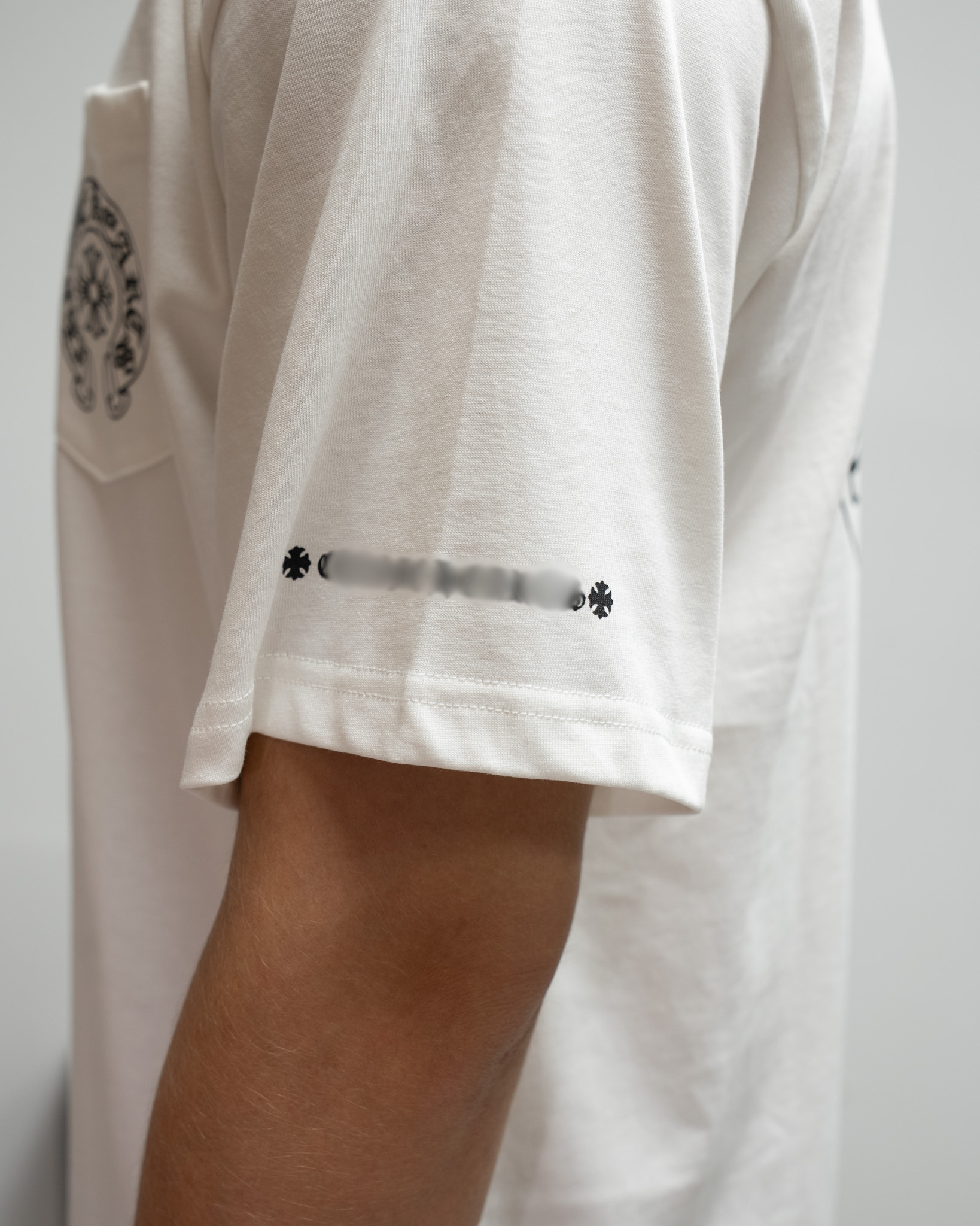 Horseshoe Logo Pocket Black/White T-Shirt™