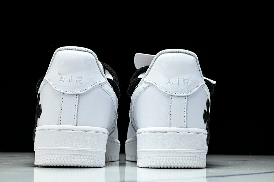 Black Crosses White AF1™