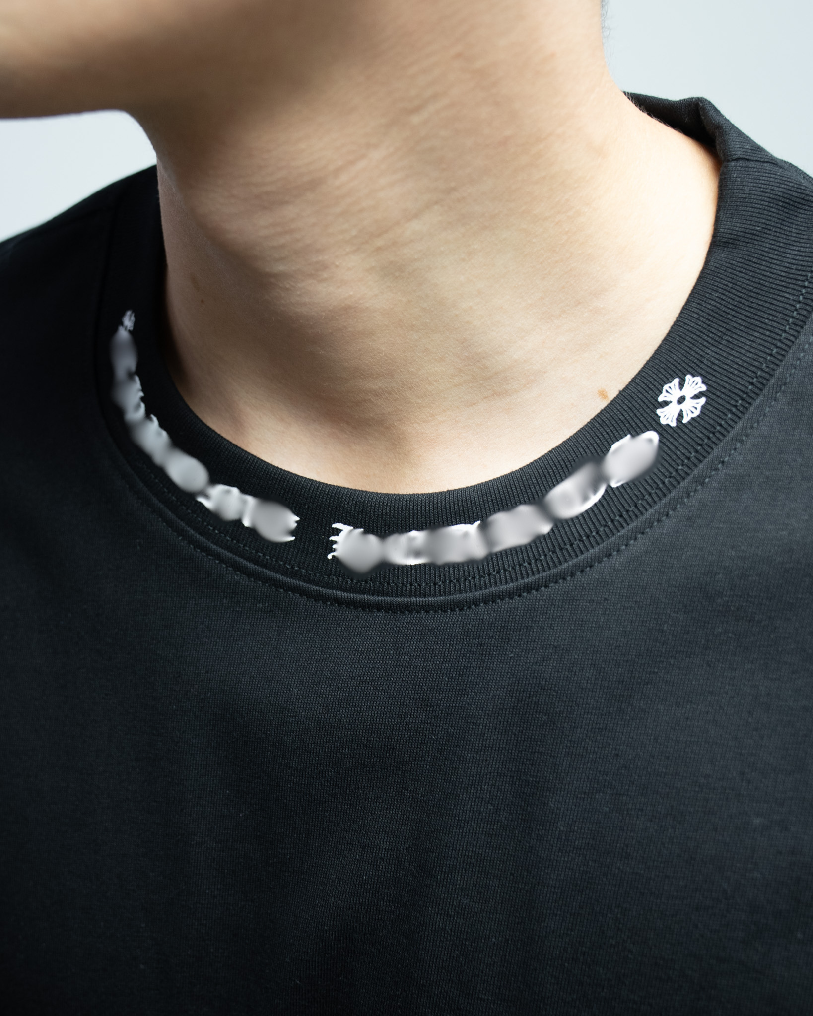 Typography Collar & Horse Shoe Logo Black T-Shirt™
