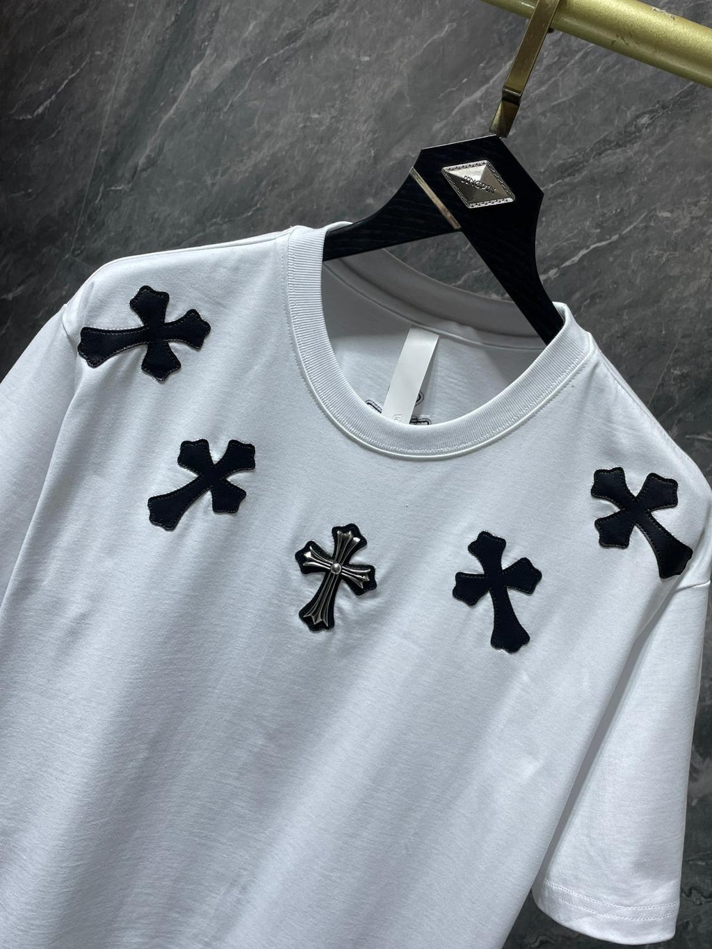 Leather Crosses Neck Collar White T-Shirt™
