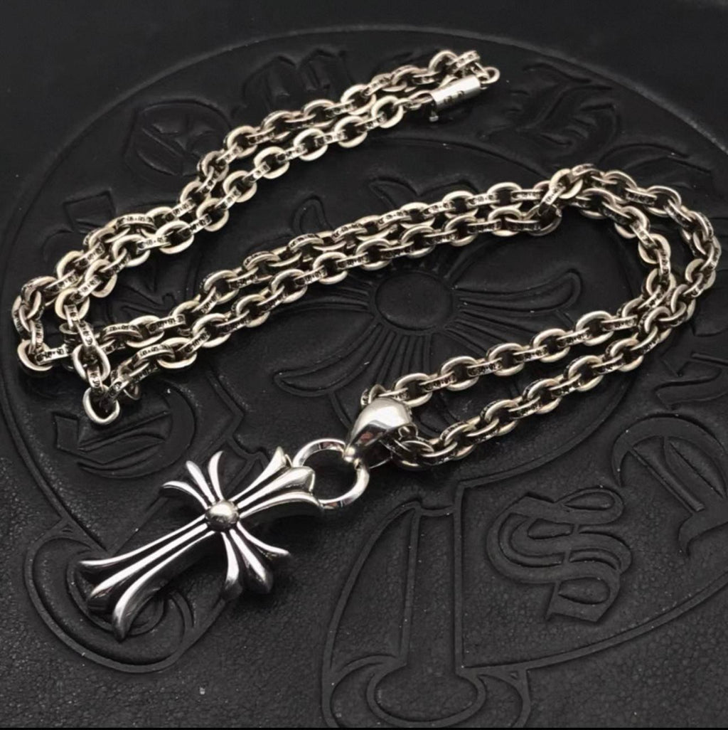 Metallic Cross Pendant Necklace™