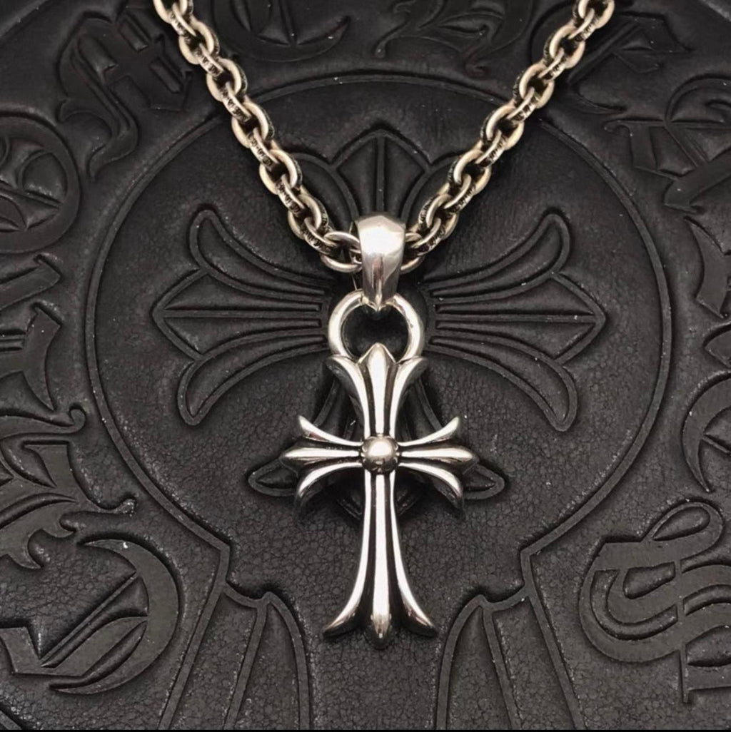 Metallic Cross Pendant Necklace™