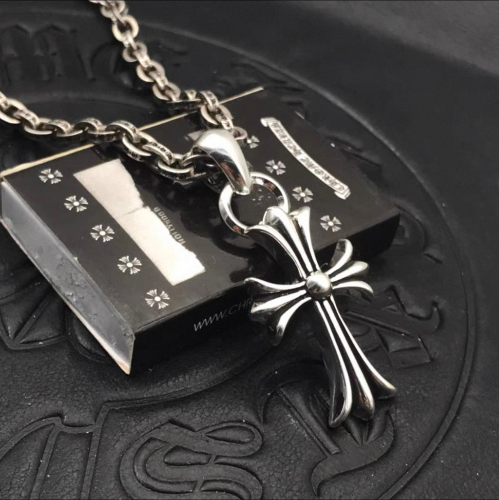 Metallic Cross Pendant Necklace™