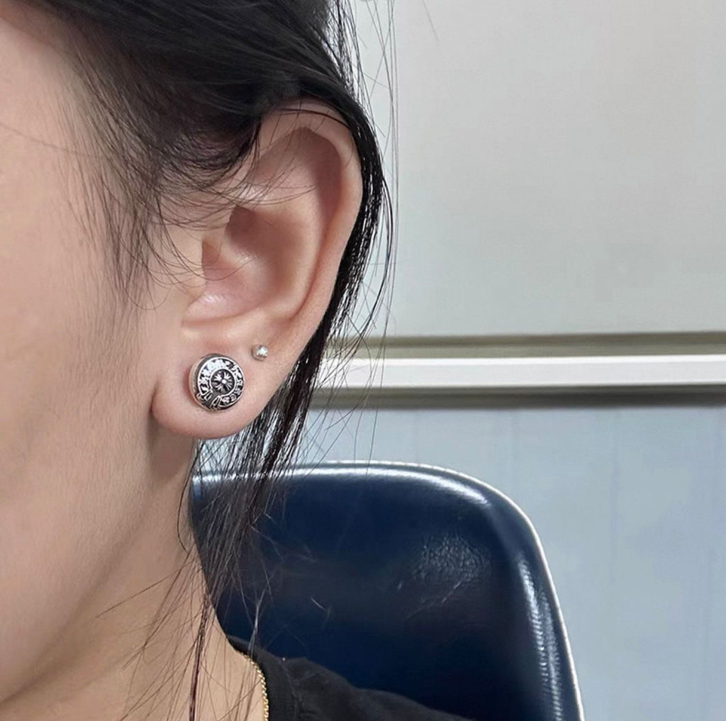 Horseshoe Earrings™