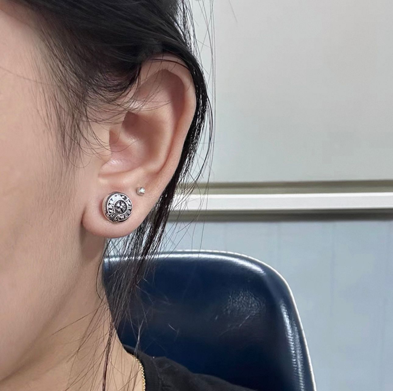 Horseshoe Earrings™
