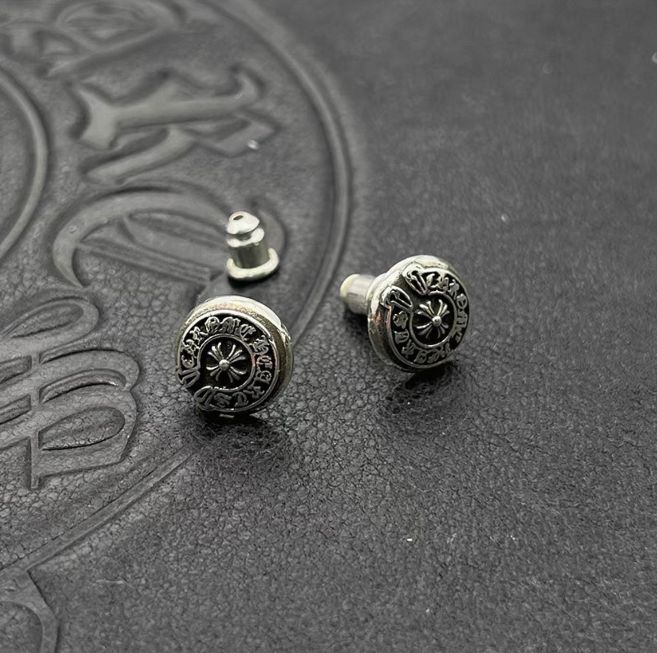 Horseshoe Earrings™
