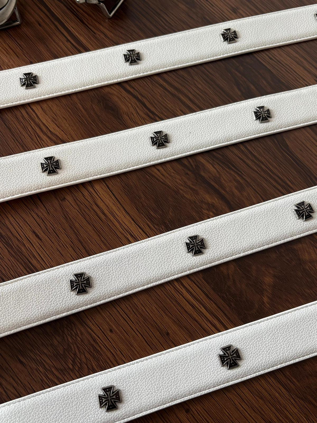 Miniature Crosses White Leather Belt™