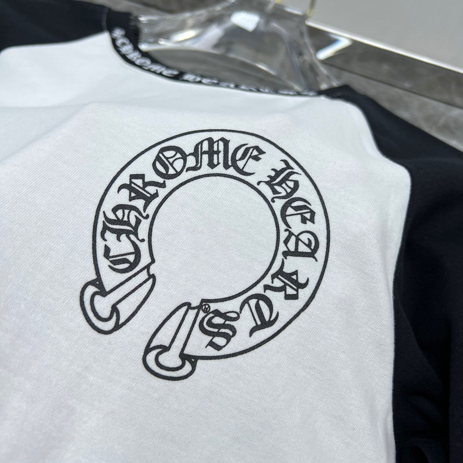 Big Horse Shoe Logo Black & White Long Sleeve™