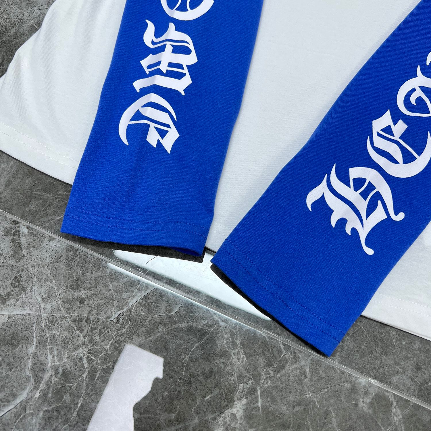 Horse Shoe Logo Baseball White & Blue Long Sleeve™