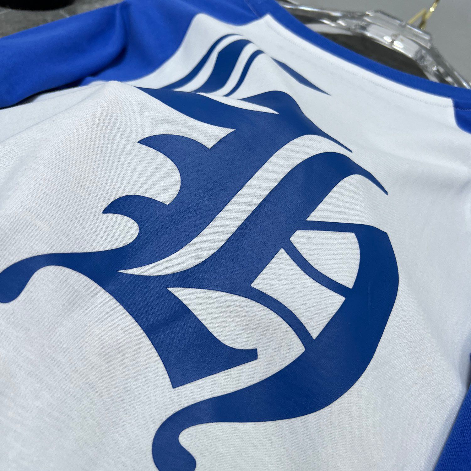 Horse Shoe Logo Baseball White & Blue Long Sleeve™