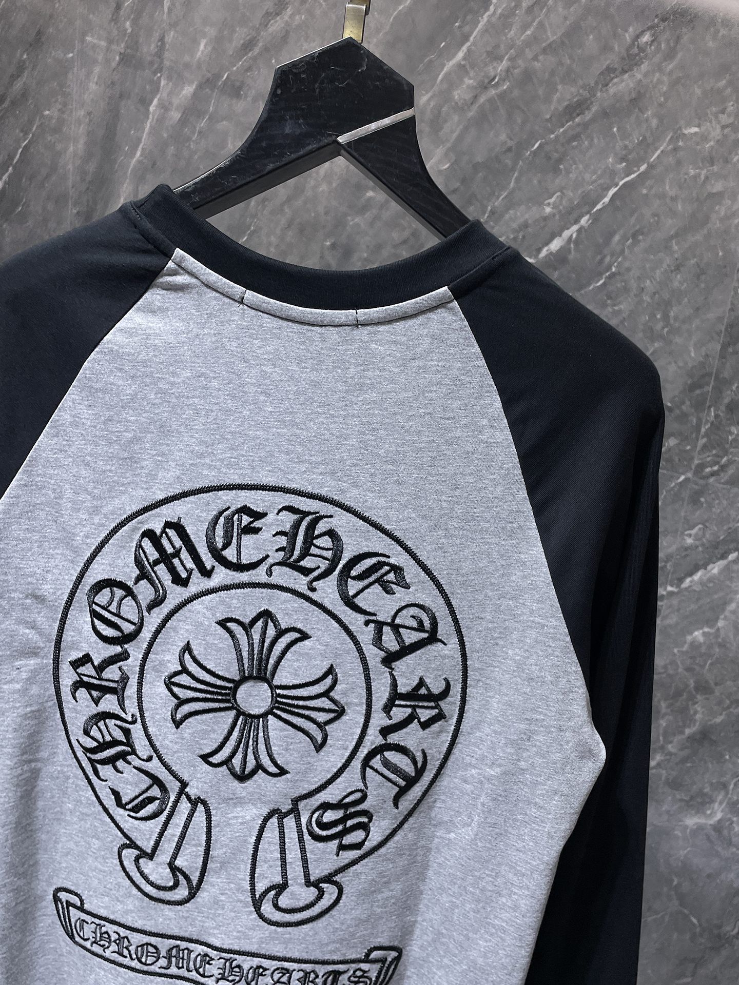 Horse Shoe Logo Grey & Black Long Sleeve™